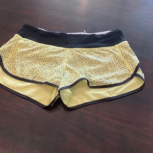 Lululemon speed shorts sz 6 dottie dash